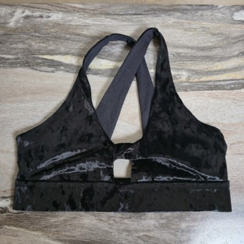 Fabletics Black Velvet Sports Bra Women’s Medium Criss Cross Back Cutout